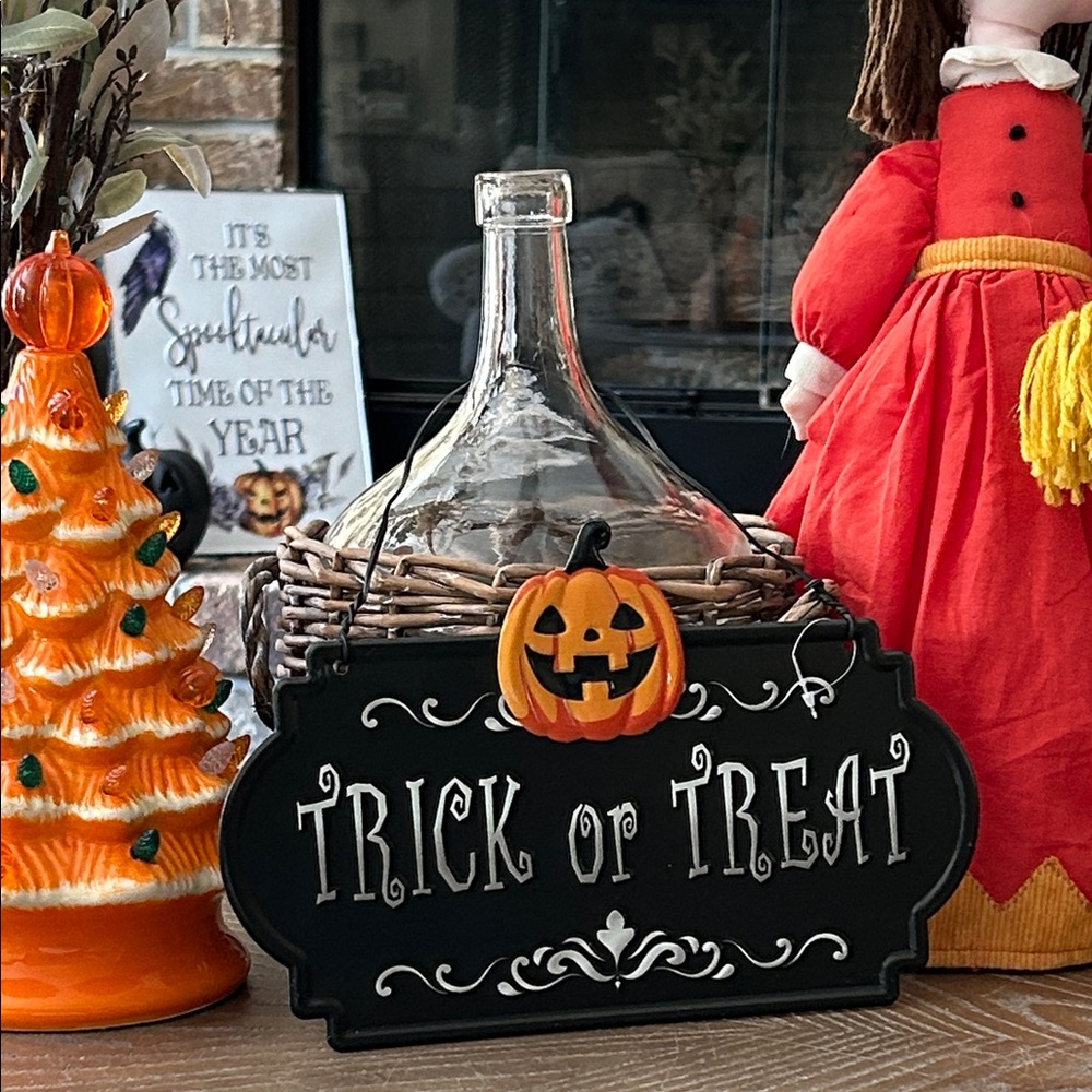 NEW! Halloween Trick or Treat Out of Candy Chalkboard Jack-o’-lantern Pumpkin - Picture 4 of 4